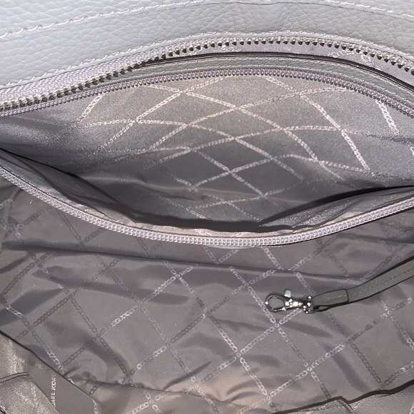 Michael Kors Bag Aria Pebbled Tote - Picture 13 of 17